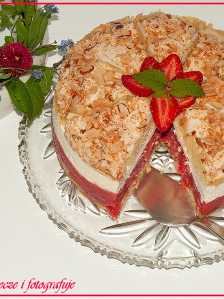 Rabarbarowy – tort – truskawkowy